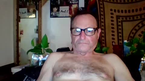 Snapshot of steviehard7 chatting on 02.19.25 steviehard7 online show from 02.19.25