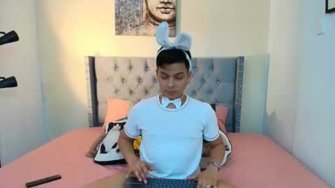 Snapshot of stewart_mateo_ chatting on 10.13.25 stewart online show from 10.13.25