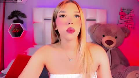 Snapshot of steyseequeen chatting on 09.17.25 Steisee Reyes online show from 09.17.25