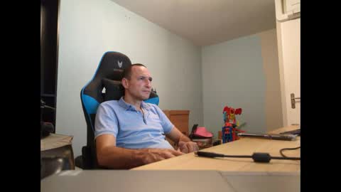 Snapshot of stickolive1 chatting on 09.21.25 stickolive1 online show from 09.21.25