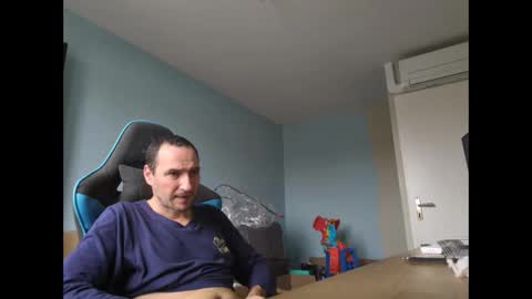 Snapshot of stickolive1 chatting on 10.13.25 stickolive1 online show from 10.13.25