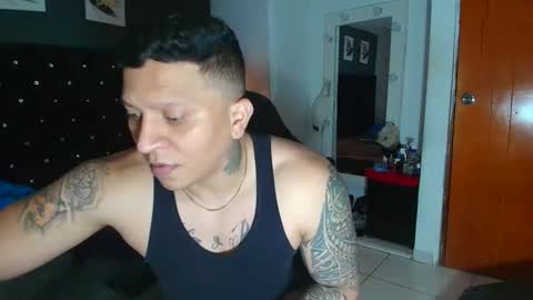 Snapshot of stily_santos_ chatting on 10.18.25 stily online show from 10.18.25