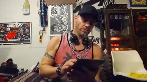 Str8 online show from 02.18.25