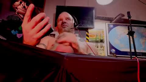 Str8 online show from 10.22.25