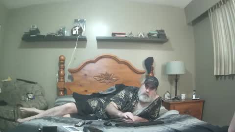 Snapshot of straightbear4you chatting on 02.17.25 Straightbear4you online show from 02.17.25