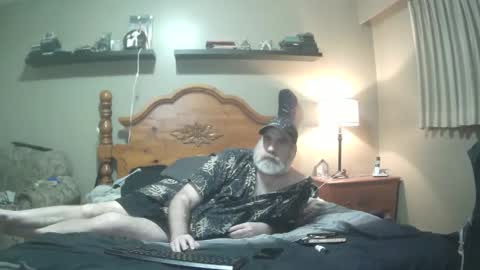 Snapshot of straightbear4you chatting on 02.27.25 Straightbear4you online show from 02.27.25