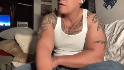 Snapshot of straightsurfer808 chatting on 11.08.25 straightsurfer808 online show from 11.08.25