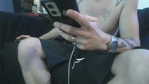 straitpipermann22 online show from 10.28.25