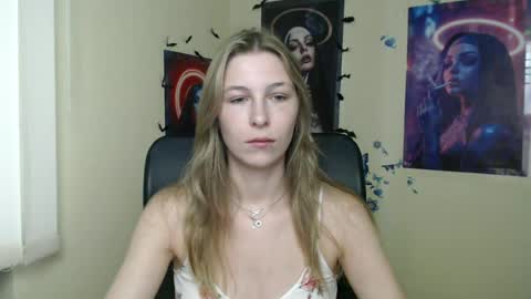 Snapshot of stranger_giirl chatting on 06.23.26 Amalia online show from 06.23.26