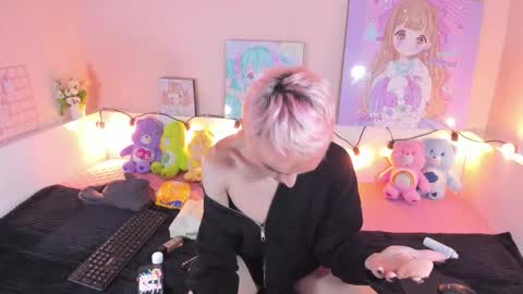 strawberry_kitty_ online show from 11.15.25