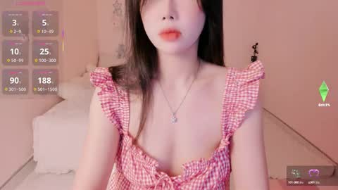 Snapshot of strawberry_loveee chatting on 09.15.25 strawberry_loveee online show from 09.15.25