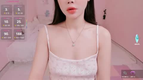 Snapshot of strawberry_loveee chatting on 09.26.25 strawberry_loveee online show from 09.26.25