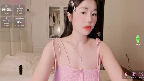 Snapshot of strawberry_loveee chatting on 10.20.25 strawberry_loveee online show from 10.20.25