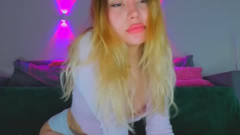 Tati and Lola online show from 04.18.26