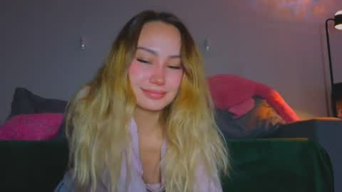 Snapshot of strawberrypie99 chatting on 04.30.26 Tati and Lola online show from 04.30.26