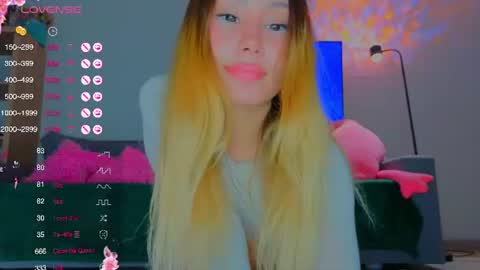 Snapshot of strawberrypie99 chatting on 07.30.26 Tati and Lola online show from 07.30.26