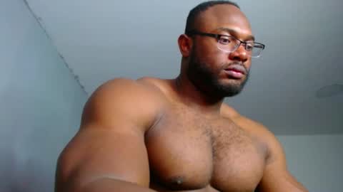 strong_george1 online show from 12.04.24