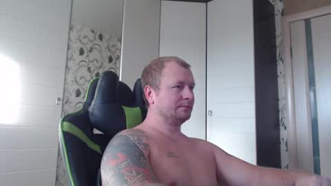 Snapshot of strongass18 chatting on 12.05.24 Alex online show from 12.05.24