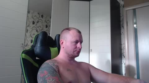 Snapshot of strongass18 chatting on 12.19.24 Alex online show from 12.19.24
