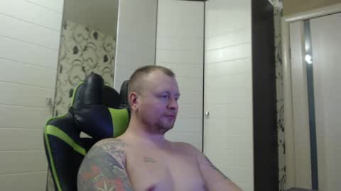 Snapshot of strongass18 chatting on 12.21.24 Alex online show from 12.21.24
