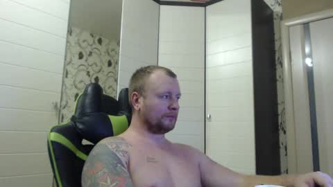 Snapshot of strongass18 chatting on 01.04.25 Alex online show from 01.04.25