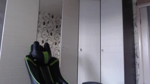 Snapshot of strongass18 chatting on 01.05.25 Alex online show from 01.05.25