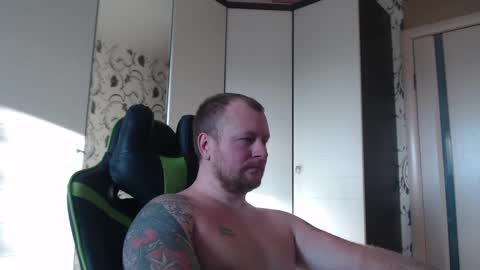Snapshot of strongass18 chatting on 01.09.25 Alex online show from 01.09.25