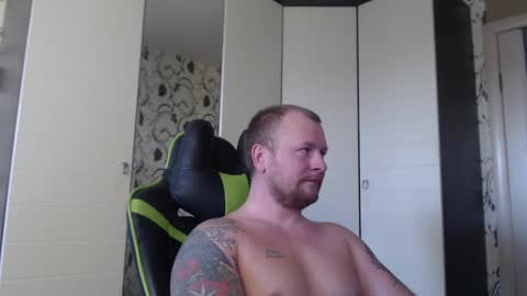 Snapshot of strongass18 chatting on 01.09.25 Alex online show from 01.09.25