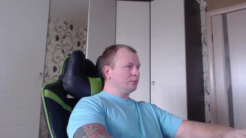 Snapshot of strongass18 chatting on 01.14.25 Alex online show from 01.14.25