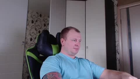 Snapshot of strongass18 chatting on 01.14.25 Alex online show from 01.14.25
