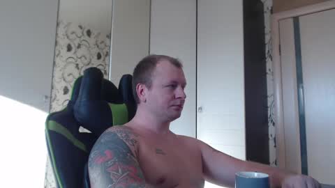 Snapshot of strongass18 chatting on 01.21.25 Alex online show from 01.21.25