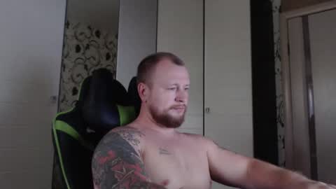 Snapshot of strongass18 chatting on 09.25.25 Alex online show from 09.25.25