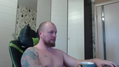 Snapshot of strongass18 chatting on 04.19.26 Alex online show from 04.19.26