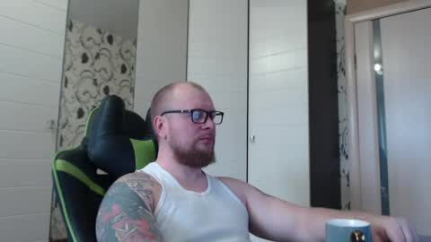 Snapshot of strongass18 chatting on 04.21.26 Alex online show from 04.21.26
