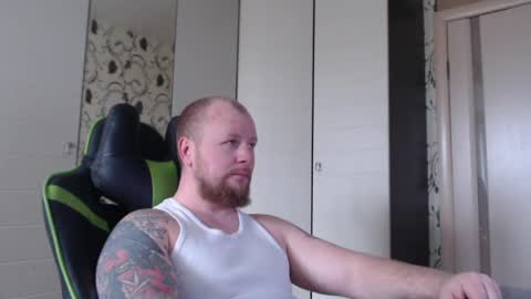 Snapshot of strongass18 chatting on 04.28.26 Alex online show from 04.28.26