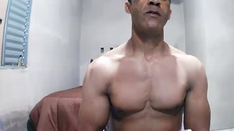 Snapshot of strongdaddyfantastic chatting on 07.10.26 strongdaddyfantastic online show from 07.10.26