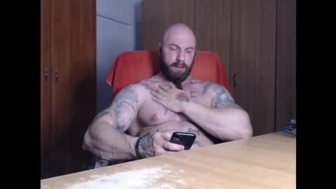 Snapshot of strongivan chatting on 12.22.25 StrongIvan online show from 12.22.25