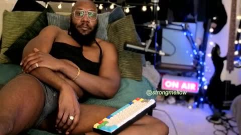 strongmellow online show from 10.27.25