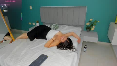 Strong Couple online show from 02.06.25