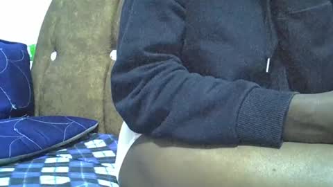 Snapshot of submissive_slut001 chatting on 12.27.24 submissive_slut001 online show from 12.27.24