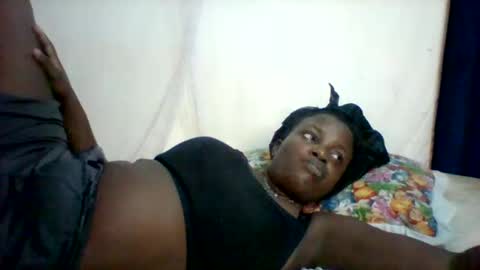 Snapshot of submissive_slut001 chatting on 11.07.25 submissive_slut001 online show from 11.07.25