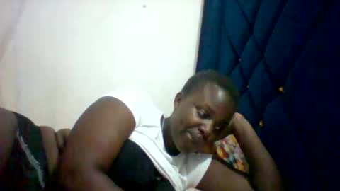 Snapshot of submissive_slut001 chatting on 11.08.25 submissive_slut001 online show from 11.08.25