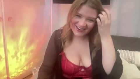 Snapshot of submissivescarletxo chatting on 05.07.26 Scarlet online show from 05.07.26