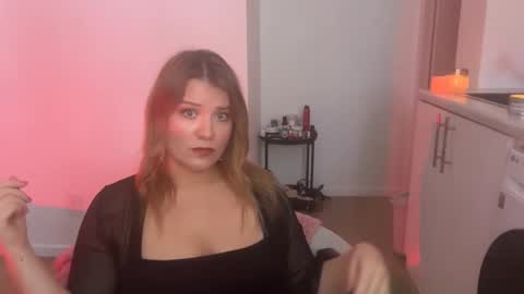 Snapshot of submissivescarletxo chatting on 06.07.26 Scarlet online show from 06.07.26