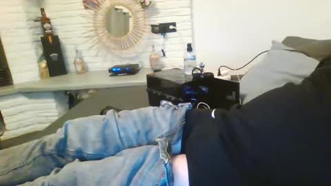 Snapshot of submissivguy chatting on 12.17.24 submissivguy online show from 12.17.24