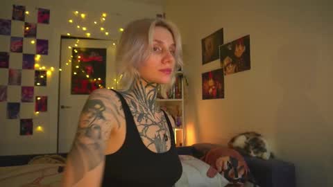 Snapshot of succubus_66 chatting on 02.24.25 succubus_66 online show from 02.24.25