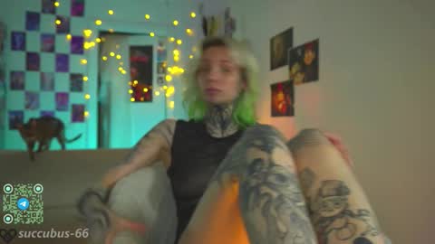 Snapshot of succubus_66 chatting on 09.23.25 succubus_66 online show from 09.23.25