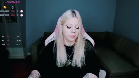 Snapshot of succubus_leslie chatting on 12.24.24 succubus_leslie online show from 12.24.24