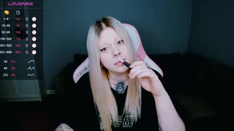 Snapshot of succubus_leslie chatting on 03.07.25 succubus_leslie online show from 03.07.25