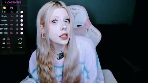 Snapshot of succubus_leslie chatting on 09.23.25 succubus_leslie online show from 09.23.25